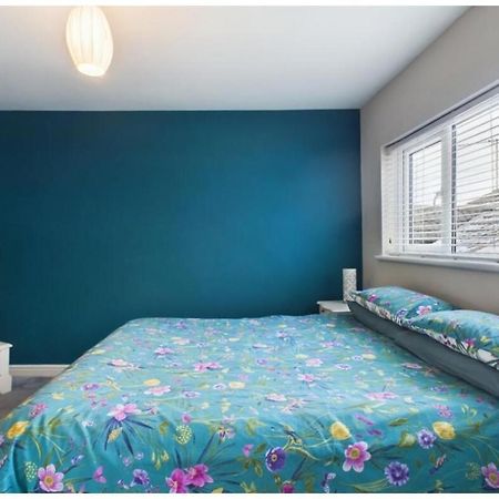 Tallets Apartment With Balcony & Parking 图克斯伯里 外观 照片