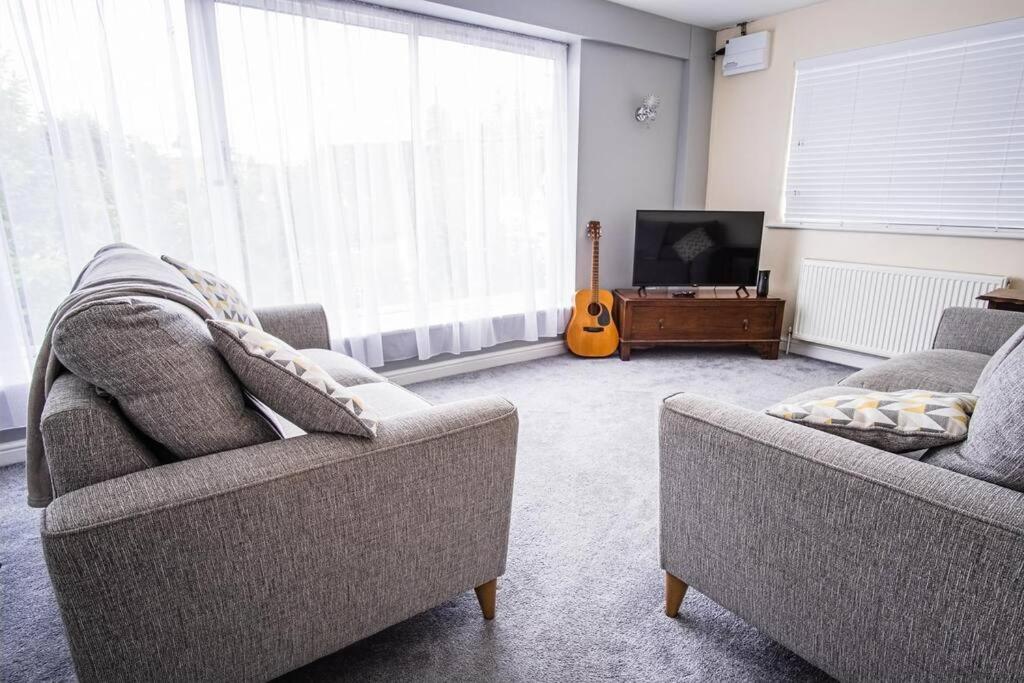 Tallets Apartment With Balcony & Parking 图克斯伯里 外观 照片