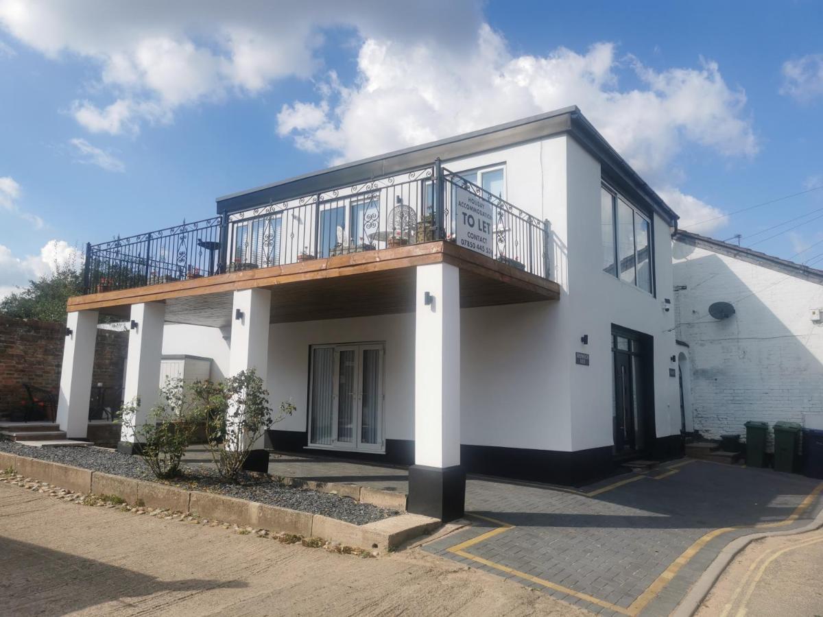 Tallets Apartment With Balcony & Parking 图克斯伯里 外观 照片