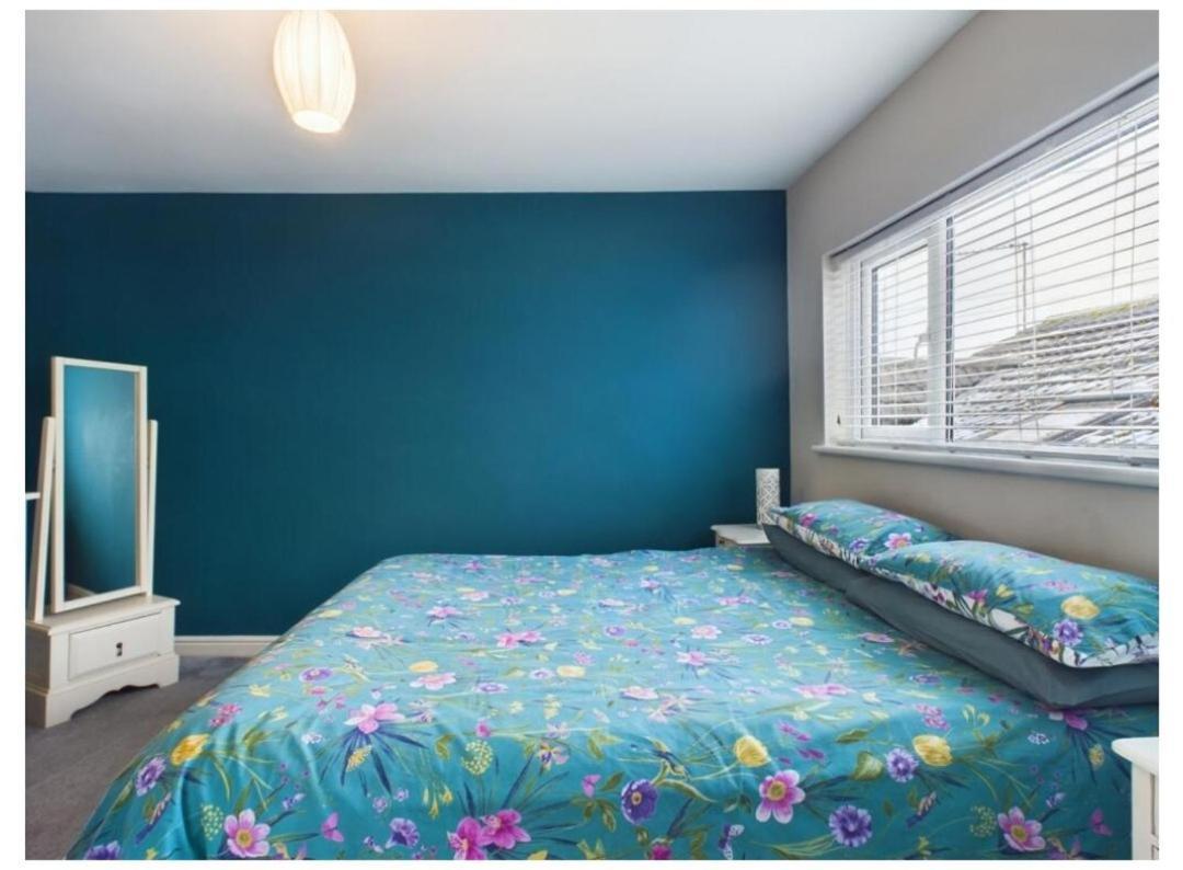 Tallets Apartment With Balcony & Parking 图克斯伯里 外观 照片